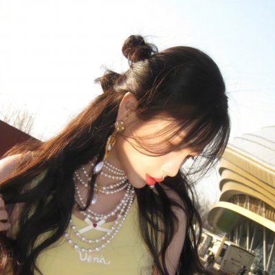 彩虹艳女